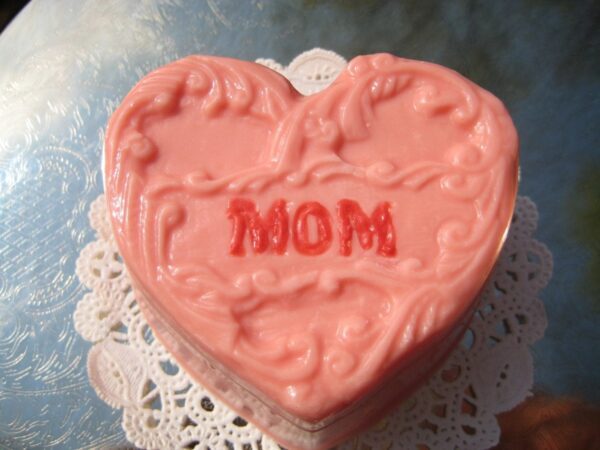 Edible Chocolate MOM Trinket Box Filled With Mini MandM's - Image 2