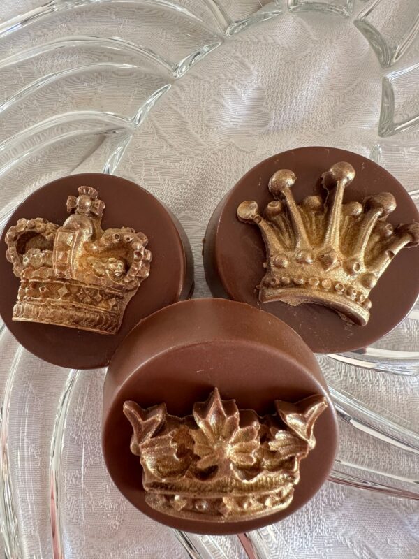 12-Chocolate Covered Oreo with Gold Crowns For Wedding Favors/Baby Shower/Prince/Princess Crowns/Party Favors - Image 6