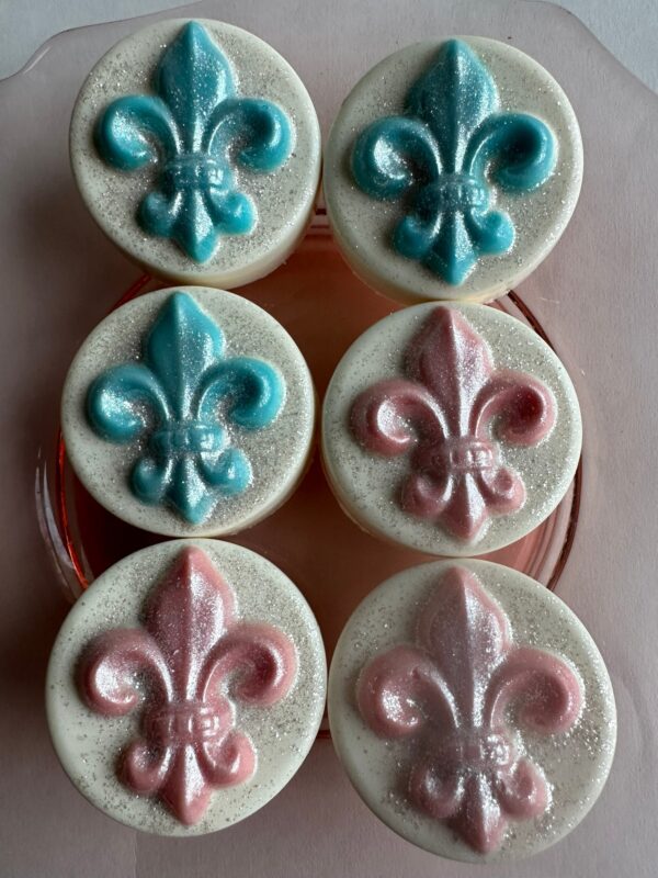 12-Glittery Fleur De Lis Chocolate Covered Oreos - Image 4