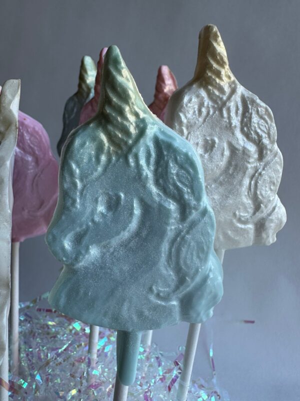 12-Unicorn White Chocolate Lollipops - Image 3