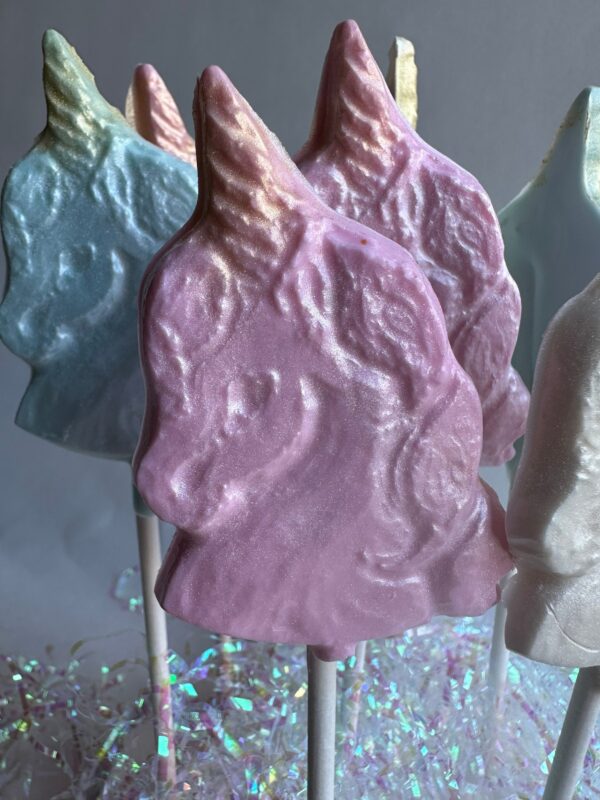 12-Unicorn White Chocolate Lollipops - Image 2