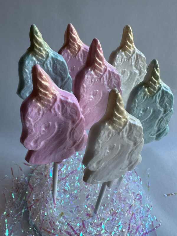 12-Unicorn White Chocolate Lollipops - Image 4