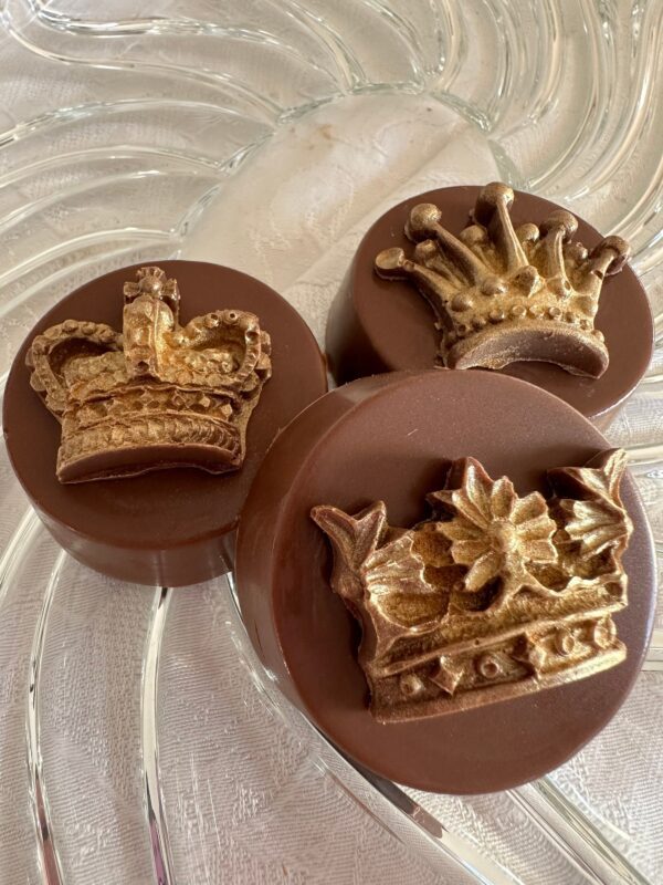 12-Chocolate Covered Oreo with Gold Crowns For Wedding Favors/Baby Shower/Prince/Princess Crowns/Party Favors - Image 4