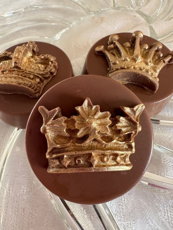12-Chocolate Covered Oreo with Gold Crowns For Wedding Favors/Baby Shower/Prince/Princess Crowns/Party Favors