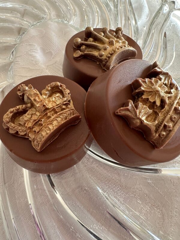 12-Chocolate Covered Oreo with Gold Crowns For Wedding Favors/Baby Shower/Prince/Princess Crowns/Party Favors - Image 5