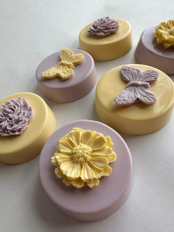 12-Yellow and Purple Decorated Chocolate Covered Oreos - Image 4