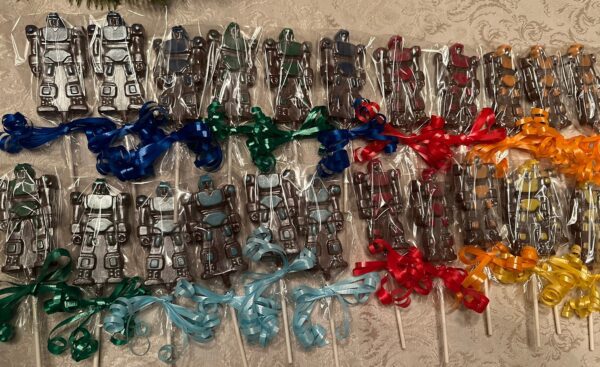 24 Metallic Robot Milk Chocolate Lollipop Favors - Image 9
