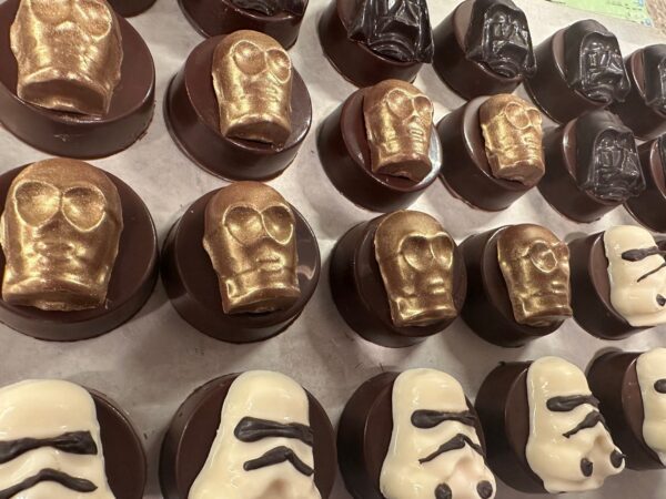 12-Star Wars Themed Chocolate Covered Oreo Favors For Birthday Party - Image 2