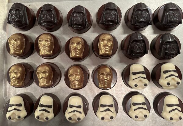 12-Star Wars Themed Chocolate Covered Oreo Favors For Birthday Party - Image 7