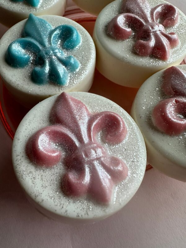 12-Glittery Fleur De Lis Chocolate Covered Oreos - Image 3