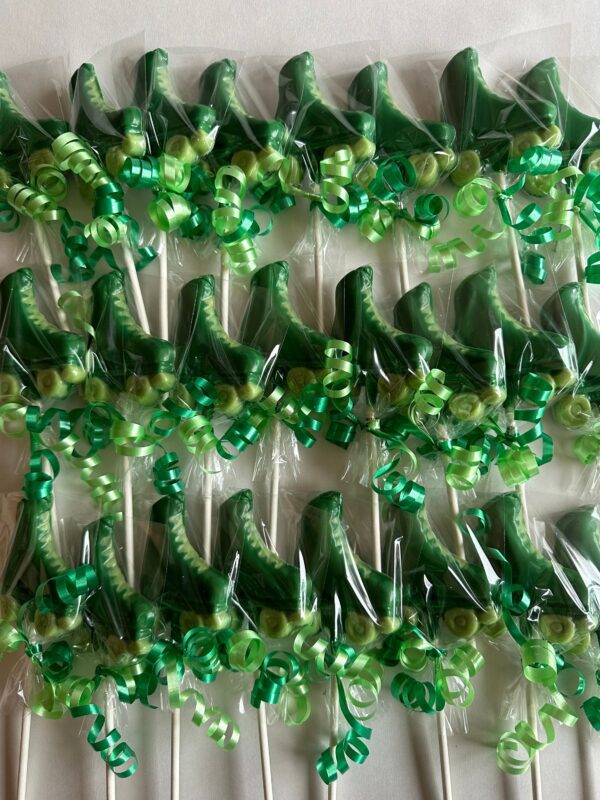12-White Chocolate Roller Skate Lollipops - Image 4