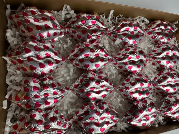 16 Milk Chocolate Foil Wrapped Lips - Image 2