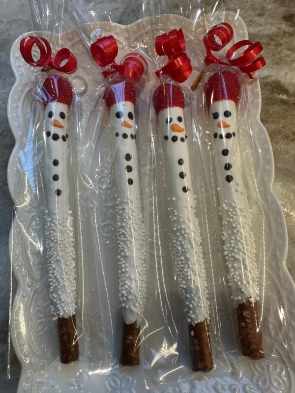 12-Snowmen Chocolate Covered Pretzels For Party Favors/Snowman Party - Image 5