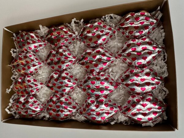 16 Milk Chocolate Foil Wrapped Lips - Image 4