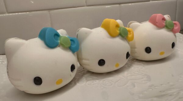 6 Hello Kitty Chocolate Bombs - Image 4
