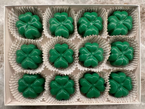 St Patrick’s Day Shamrocks Chocolate Covered Mini Oreo Gift Box - Image 4