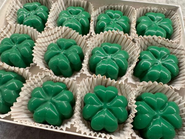 St Patrick’s Day Shamrocks Chocolate Covered Mini Oreo Gift Box - Image 3