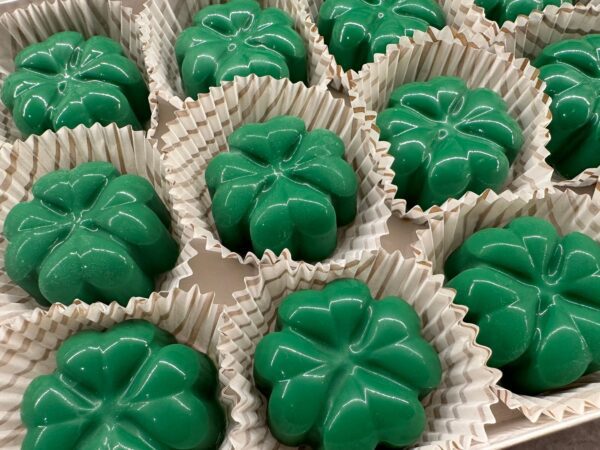 St Patrick’s Day Shamrocks Chocolate Covered Mini Oreo Gift Box - Image 6
