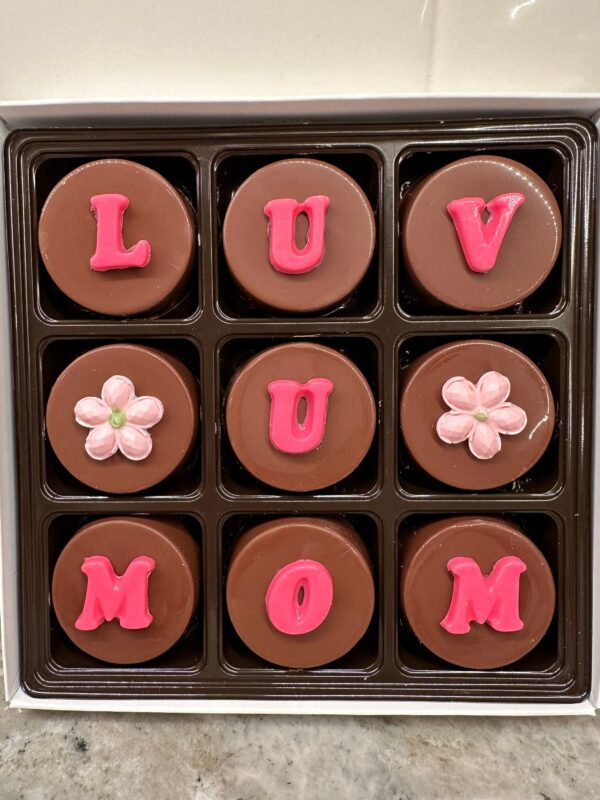9 Piece Chocolate Covered Oreo “LUV U MOM” Gift Box Set For Mother’s Day/Birthday - Image 2