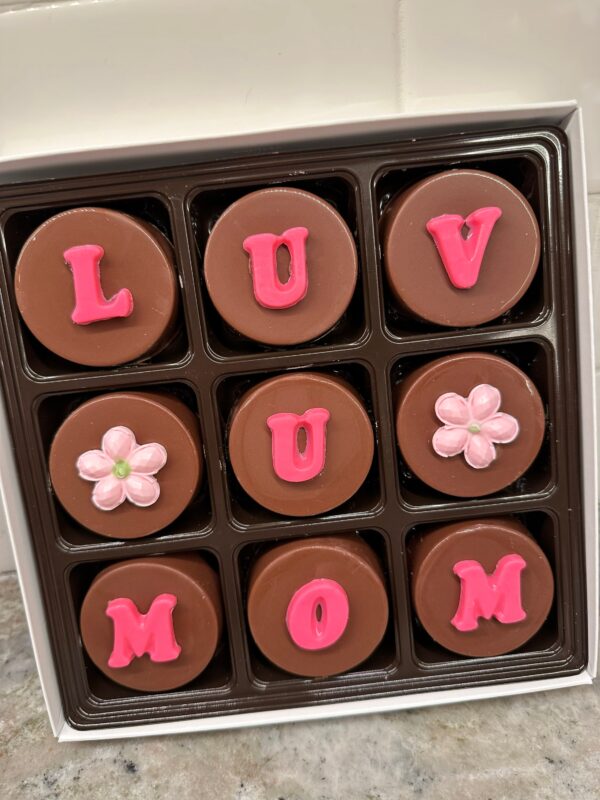 9 Piece Chocolate Covered Oreo “LUV U MOM” Gift Box Set For Mother’s Day/Birthday - Image 3