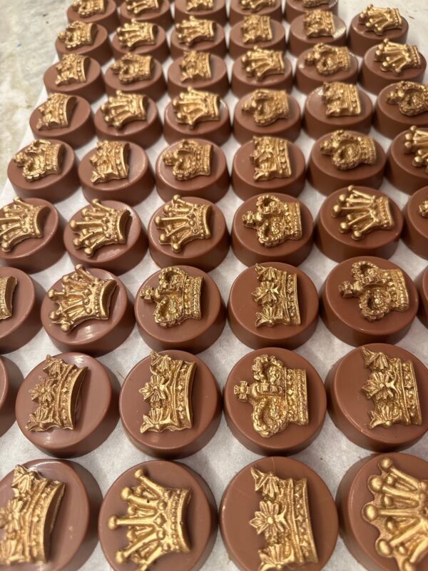 12-Chocolate Covered Oreo with Gold Crowns For Wedding Favors/Baby Shower/Prince/Princess Crowns/Party Favors - Image 3