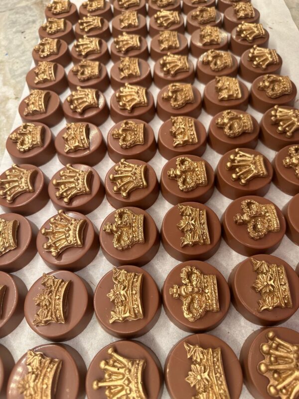 12-Chocolate Covered Oreo with Gold Crowns For Wedding Favors/Baby Shower/Prince/Princess Crowns/Party Favors - Image 9