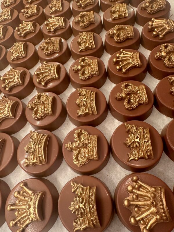 12-Chocolate Covered Oreo with Gold Crowns For Wedding Favors/Baby Shower/Prince/Princess Crowns/Party Favors - Image 8