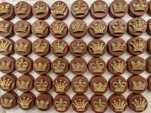 12-Chocolate Covered Oreo with Gold Crowns For Wedding Favors/Baby Shower/Prince/Princess Crowns/Party Favors - Image 7