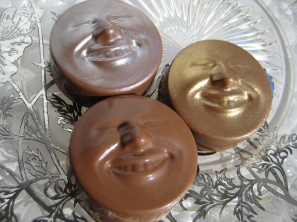 12-Milk Chocolate Happy Face Chocolate Covered Oreo Favors With Metallic Finish For Any Occasion - Image 3