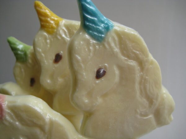 12-White Chocolate Unicorn Lollipops - Image 4