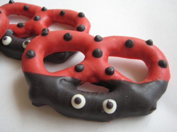 12-Ladybug Chocolate Covered Pretzels