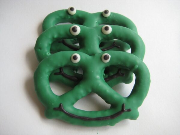 12-Smiling Frog Chocolate Covered Pretzels - Image 3