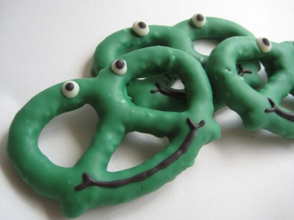 12-Smiling Frog Chocolate Covered Pretzels - Image 4