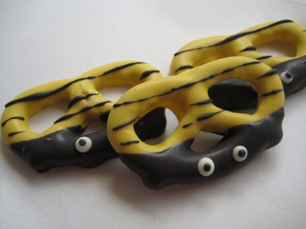 12-Bumble Bee Chocolate Covered Pretzels For Birthday Favors/Shower Favors/Party Favors - Image 2