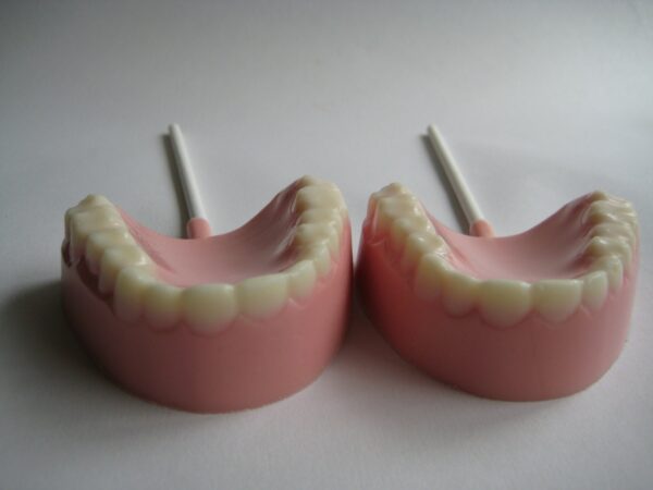 12-Teeth/Denture Chocolate Lollipops - Image 2