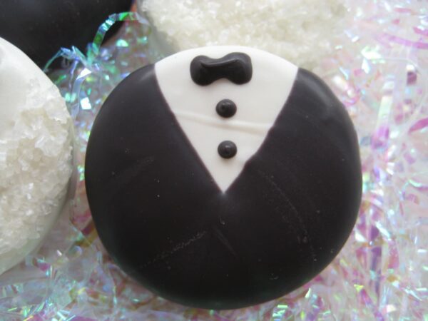 24-Bride and Groom Chocolate Covered Oreos (12 sets) - Image 7