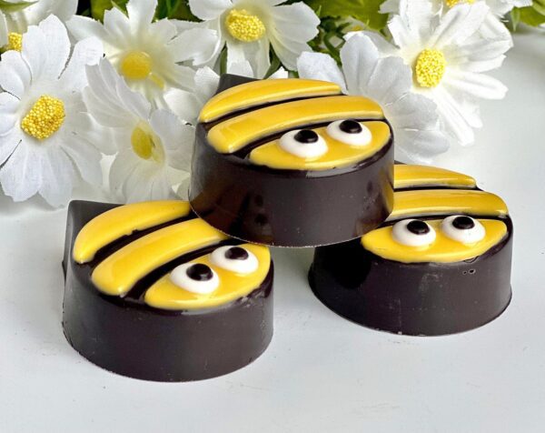 12-Bumble Bee Chocolate Covered Oreos For Birthday Party/Party Favors/Insects - Image 2