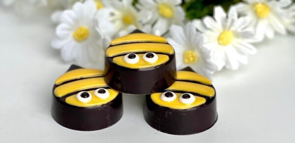 12-Bumble Bee Chocolate Covered Oreos For Birthday Party/Party Favors/Insects - Image 3