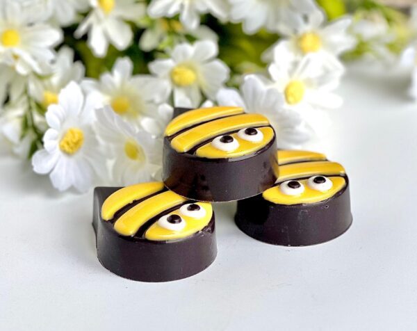 12-Bumble Bee Chocolate Covered Oreos For Birthday Party/Party Favors/Insects - Image 4