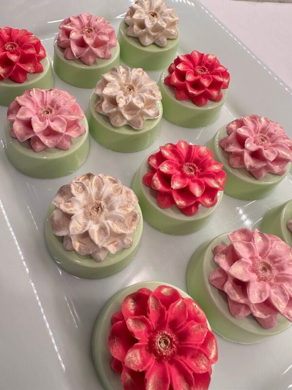 12-Flower Chocolate Covered Oreo Favors - Image 2