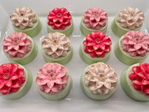 12-Flower Chocolate Covered Oreo Favors - Image 7