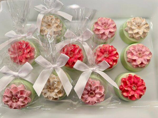 12-Flower Chocolate Covered Oreo Favors - Image 9