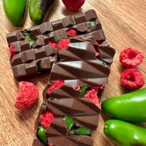 10 Jalapeño & Raspberry Dark Chocolate Bars/Hot Peppers/Spicy Chocolate/Sweet Chocolate/Freezed Dried Raspberries/Raspberry Chocolate