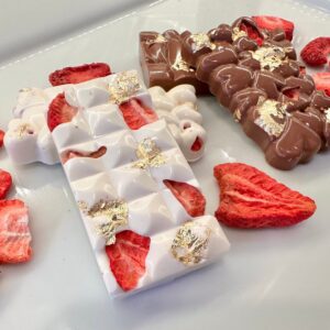 10 Strawberry & Gold Chocolate Bars/Freezed Dried Strawberries/Gold Flakes/Strawberry Chocolate/Strawberries and cream
