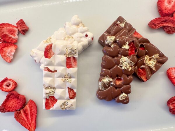 10 Strawberry & Gold Chocolate Bars/Freezed Dried Strawberries/Gold Flakes/Strawberry Chocolate/Strawberries and cream - Image 3