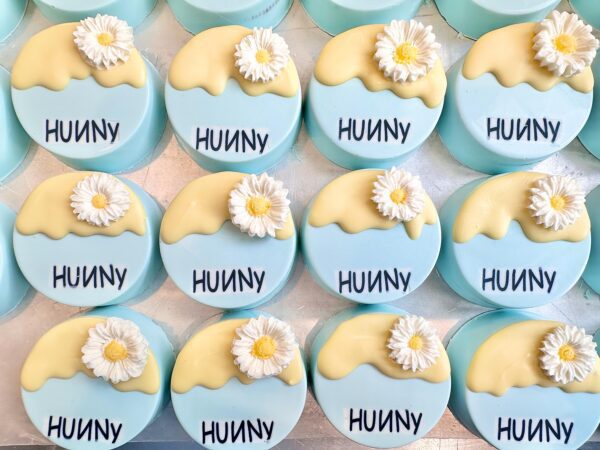 12-Honey Bee Decorated Chocolate Covered Oreos For Baby Shower/Baby Boy/Baby Girl - Image 2
