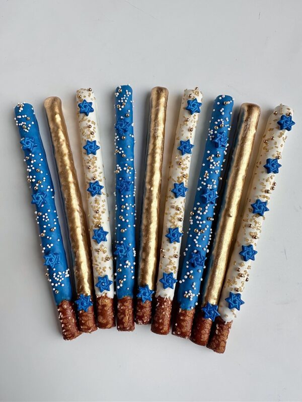 12-Hanukkah Chocolate Covered Pretzel Rods/Hanukkah School Party Favors/Hanukkah Dessert/Hanukkah Gift
