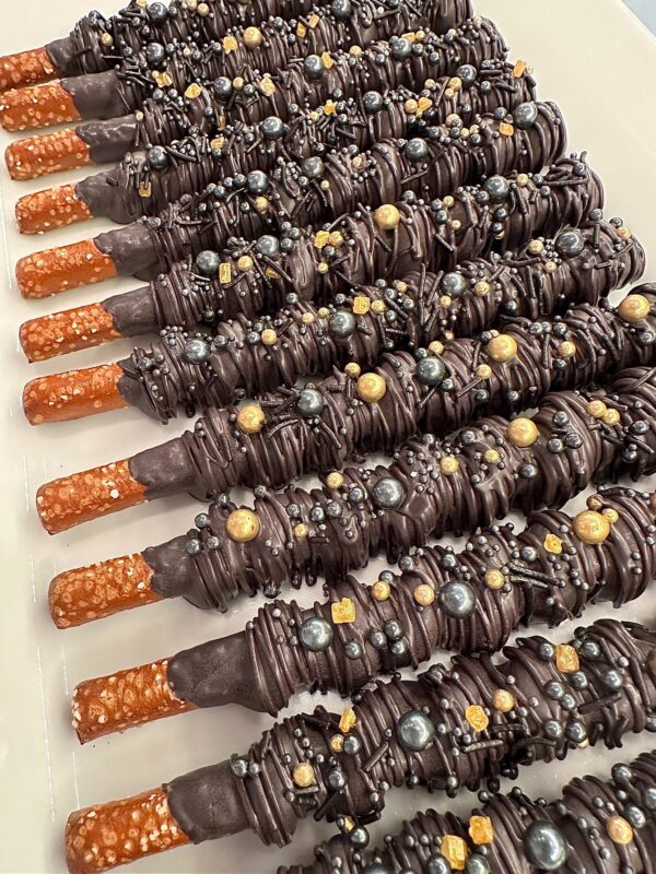 12-Black and Gold Chocolate Covered Caramel Pretzels For Wedding/Wedding Shower/Birthday/Baby Shower/Party Favors
