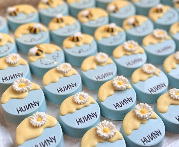 12-Honey Bee Decorated Chocolate Covered Oreos For Baby Shower/Baby Boy/Baby Girl - Image 5