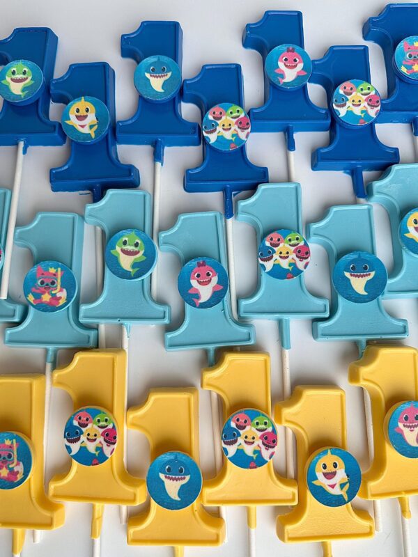 Baby Shark #1 toppers come in blue, light blue, and yellow with cartoon shark stickers.